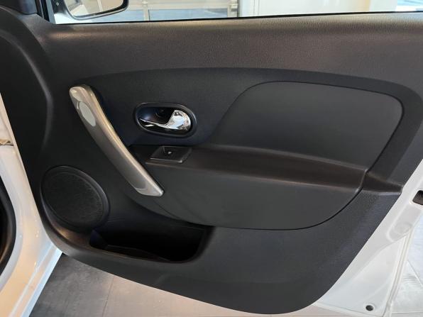 Renault Logan II Рестайлинг с пробегом 2020 года, цена 895 000 рублей, 124249 км, седан, Автокод Объявления