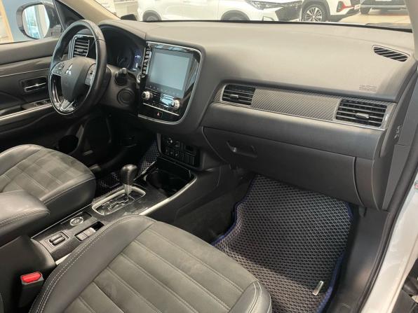 Mitsubishi Outlander III Рестайлинг 3 с пробегом 2021 года, цена 2 260 000 рублей, 120000 км, внедорожник, Автокод Объявления