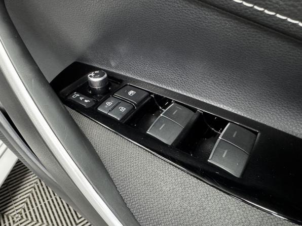 Toyota Corolla XII (E210) с пробегом 2019 года, цена 1 750 000 рублей, 93338 км, универсал, Автокод Объявления