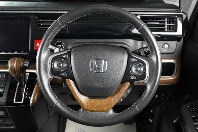 Honda Stepwgn V Рестайлинг с пробегом 2020 года, цена 2 449 000 рублей, 92000 км, минивэн, Автокод Объявления