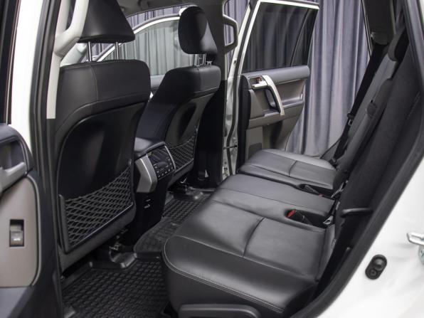 Toyota Land Cruiser Prado 150 Series Рестайлинг 2 с пробегом 2018 года, цена 5 898 000 рублей, 63947 км, внедорожник, Автокод Объявления
