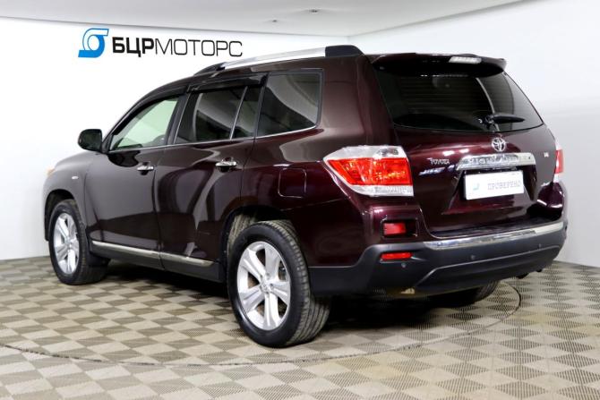 Toyota Highlander II (XU40) Рестайлинг с пробегом 2012 года, цена 1 689 990 рублей, 303192 км, внедорожник, Автокод Объявления