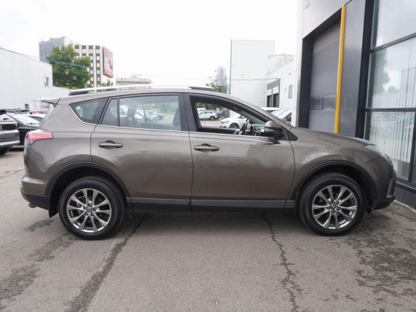 Toyota RAV4 IV (XA40) Рестайлинг с пробегом 2018 года, цена 2 608 000 рублей, 89765 км, внедорожник, Автокод Объявления