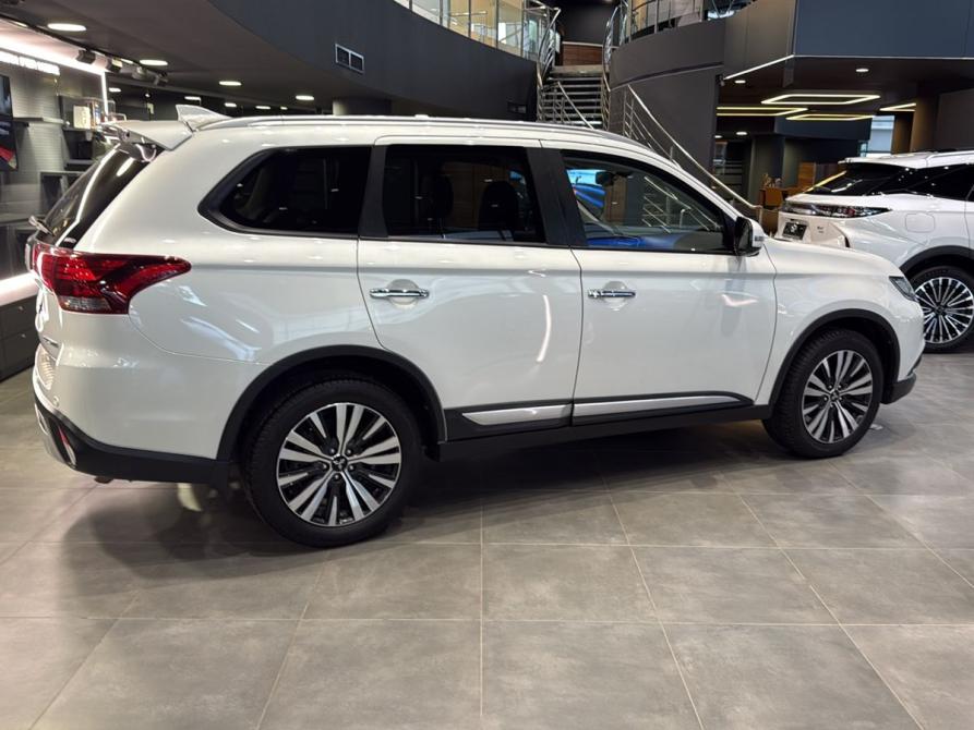 Mitsubishi Outlander III Рестайлинг 3 Тюмень  - изображение 4