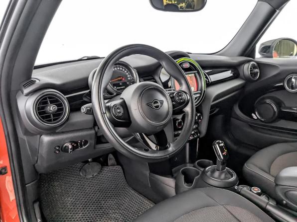 Mini Hatch III (F55/F56) Рестайлинг с пробегом 2020 года, цена 2 330 000 рублей, 73599 км, хэтчбек, Автокод Объявления
