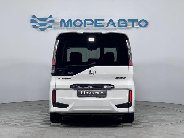 Honda Stepwgn V с пробегом 2016 года, цена 2 350 000 рублей, 105376 км, минивэн, Автокод Объявления