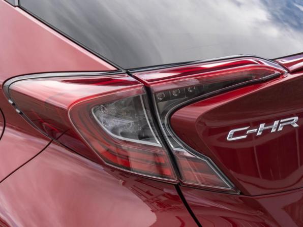 Toyota C-HR I Рестайлинг с пробегом 2019 года, цена 1 664 142 рубля, 213688 км, внедорожник, Автокод Объявления
