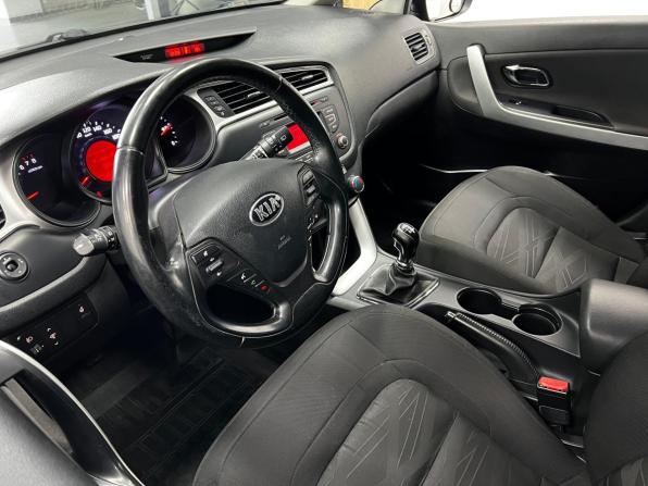 Kia Ceed II Рестайлинг с пробегом 2017 года, цена 1 399 000 рублей, 113333 км, хэтчбек, Автокод Объявления