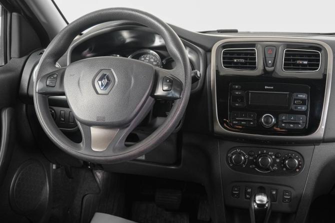 Renault Logan II с пробегом 2017 года, цена 889 000 рублей, 109000 км, седан, Автокод Объявления