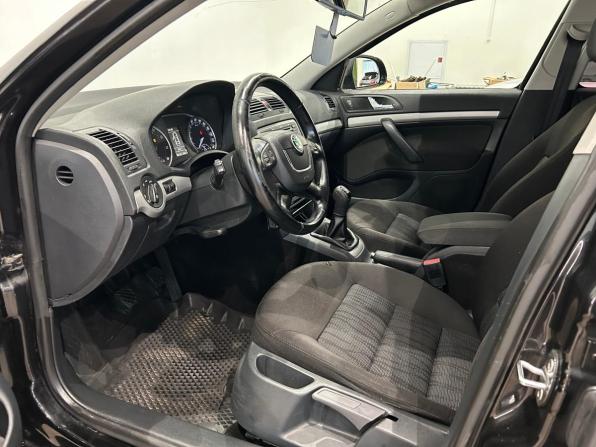 Skoda Octavia II (A5) Рестайлинг с пробегом 2010 года, цена 499 000 рублей, 308729 км, лифтбек, Автокод Объявления