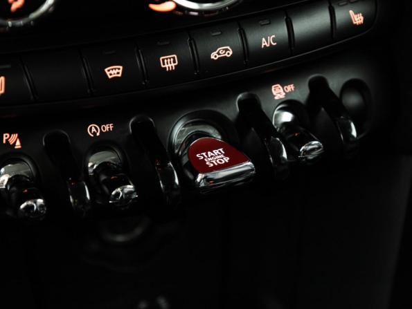 Mini Hatch III (F55/F56) с пробегом 2016 года, цена 1 510 000 рублей, 85818 км, хэтчбек, Автокод Объявления