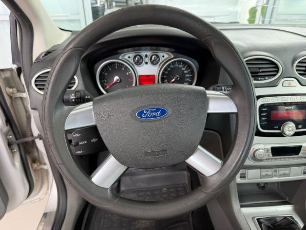 Ford Focus II Рестайлинг с пробегом 2010 года, цена 695 000 рублей, 185992 км, седан, Автокод Объявления