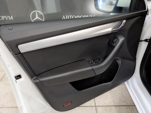 Skoda Octavia III (A7) Рестайлинг с пробегом 2019 года, цена 1 320 000 рублей, 92770 км, лифтбек, Автокод Объявления