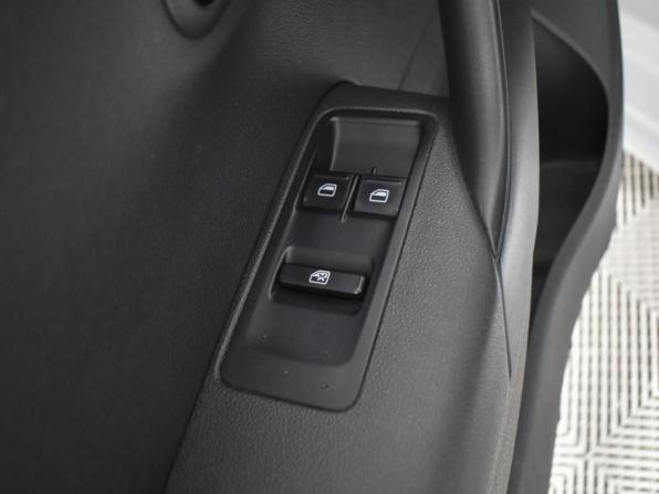 Volkswagen Polo V Рестайлинг с пробегом 2017 года, цена 689 000 рублей, 180279 км, седан, Автокод Объявления