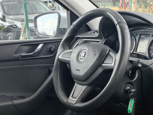 Skoda Rapid I с пробегом 2015 года, цена 599 000 рублей, 330000 км, лифтбек, Автокод Объявления