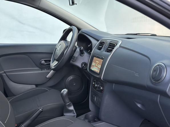 Renault Sandero II с пробегом 2015 года, цена 1 050 000 рублей, 72766 км, хэтчбек, Автокод Объявления