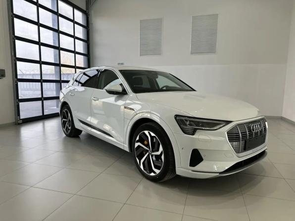Audi e-tron I с пробегом 2021 года, цена 4 700 000 рублей, 44000 км, внедорожник, Автокод Объявления