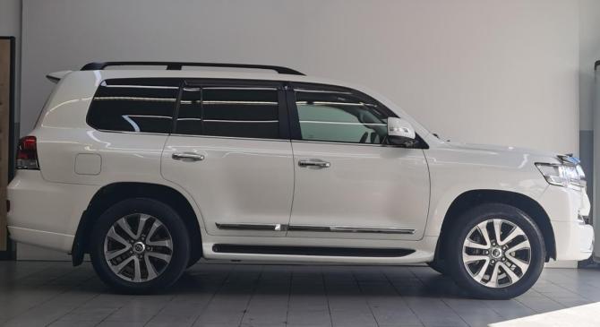 Toyota Land Cruiser 200 Series Рестайлинг 2 с пробегом 2017 года, цена 6 790 000 рублей, 221575 км, внедорожник, Автокод Объявления