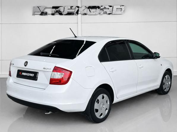 Skoda Rapid I с пробегом 2015 года, цена 999 000 рублей, 175334 км, лифтбек, Автокод Объявления