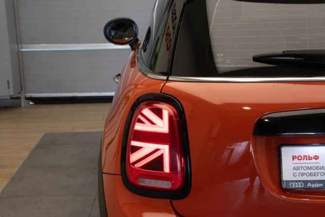 Mini Hatch III (F55/F56) Рестайлинг с пробегом 2018 года, цена 1 885 000 рублей, 76570 км, хэтчбек, Автокод Объявления