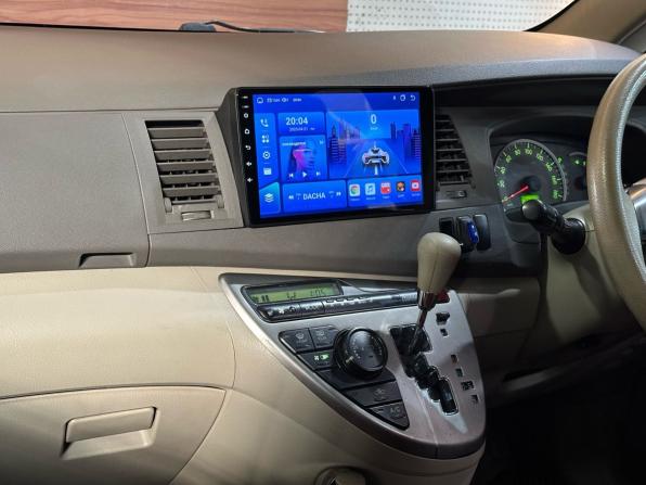 Toyota ISis I Рестайлинг с пробегом 2010 года, цена 1 049 000 рублей, 297611 км, компактвэн, Автокод Объявления