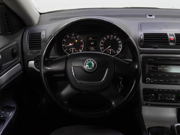 Skoda Octavia II (A5) Рестайлинг с пробегом 2013 года, цена 689 000 рублей, 265534 км, лифтбек, Автокод Объявления