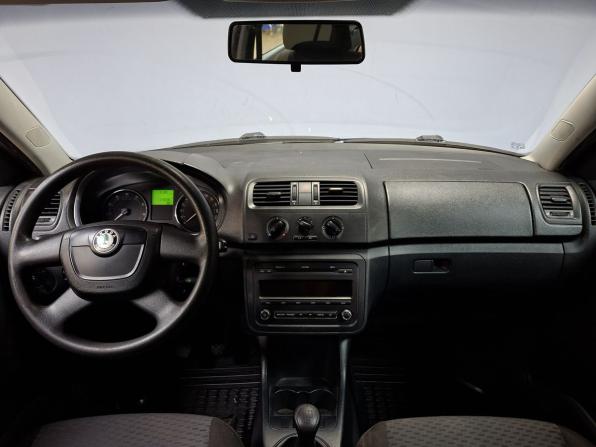 Skoda Fabia II Рестайлинг с пробегом 2013 года, цена 399 000 рублей, 219336 км, хэтчбек, Автокод Объявления