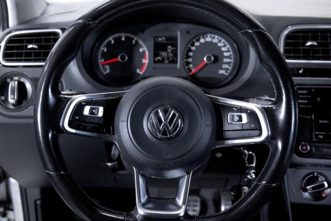 Volkswagen Polo V Рестайлинг с пробегом 2018 года, цена 1 049 000 рублей, 179313 км, седан, Автокод Объявления