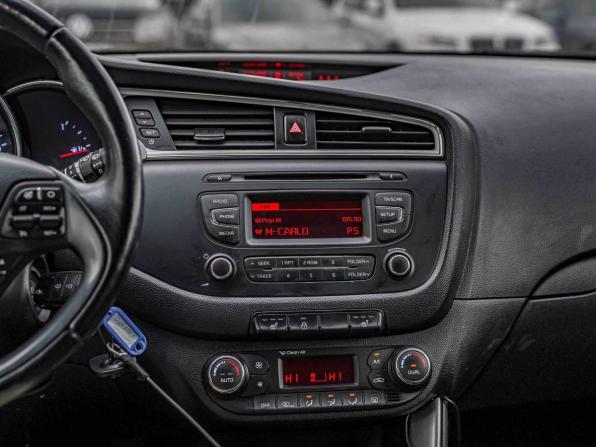Kia Ceed II Рестайлинг с пробегом 2016 года, цена 1 040 000 рублей, 245743 км, хэтчбек, Автокод Объявления