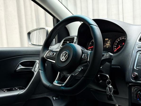 Volkswagen Polo V Рестайлинг с пробегом 2019 года, цена 1 349 000 рублей, 78000 км, седан, Автокод Объявления