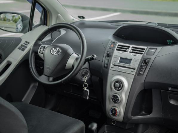 Toyota Yaris II с пробегом 2006 года, цена 470 000 рублей, 205200 км, хэтчбек, Автокод Объявления