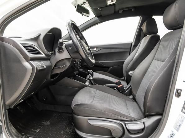 Hyundai Solaris II с пробегом 2017 года, цена 1 048 000 рублей, 186322 км, седан, Автокод Объявления