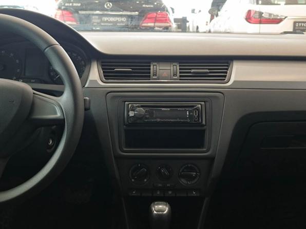 Skoda Rapid I с пробегом 2015 года, цена 1 050 000 рублей, 109441 км, лифтбек, Автокод Объявления