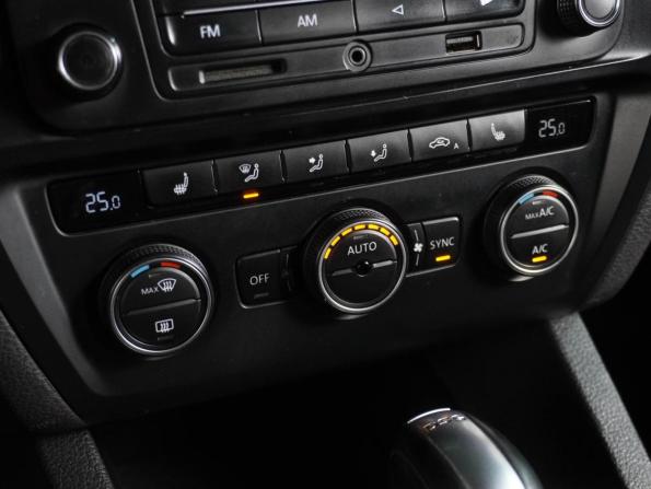 Volkswagen Jetta VI Рестайлинг с пробегом 2015 года, цена 1 050 000 рублей, 186183 км, седан, Автокод Объявления