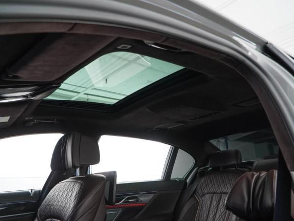 BMW 7 серии VI (G11/G12) Рестайлинг с пробегом 2019 года, цена 5 997 077 рублей, 102005 км, седан, Автокод Объявления