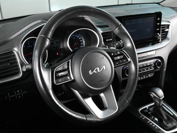 Kia Ceed III Рестайлинг с пробегом 2022 года, цена 2 199 000 рублей, 60984 км, хэтчбек, Автокод Объявления