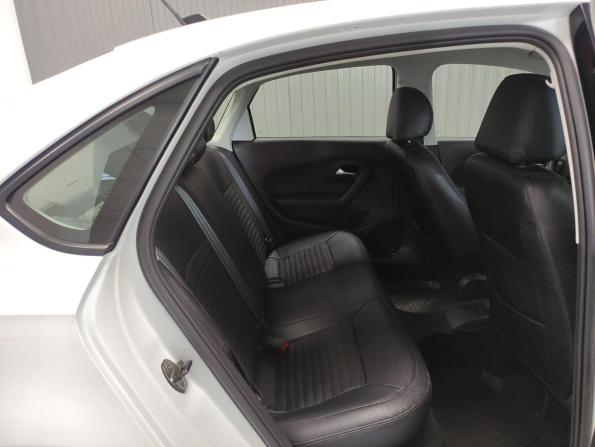 Volkswagen Polo V Рестайлинг с пробегом 2018 года, цена 1 050 000 рублей, 74883 км, седан, Автокод Объявления