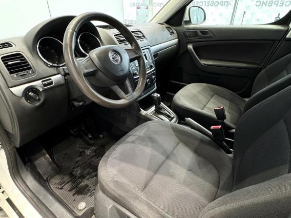 Skoda Yeti I Рестайлинг с пробегом 2015 года, цена 1 240 000 рублей, 208400 км, внедорожник, Автокод Объявления
