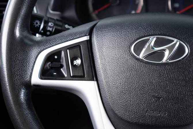 Hyundai Solaris I Рестайлинг с пробегом 2016 года, цена 899 000 рублей, 200302 км, хэтчбек, Автокод Объявления