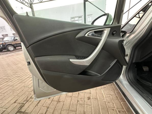 Opel Astra J с пробегом 2012 года, цена 685 000 рублей, 220000 км, хэтчбек, Автокод Объявления