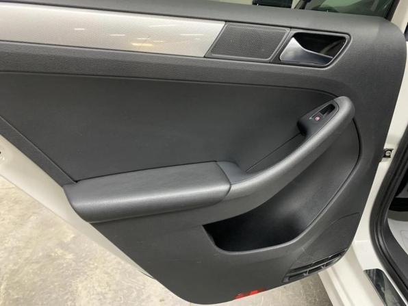 Volkswagen Jetta VI Рестайлинг с пробегом 2015 года, цена 1 040 000 рублей, 228908 км, седан, Автокод Объявления