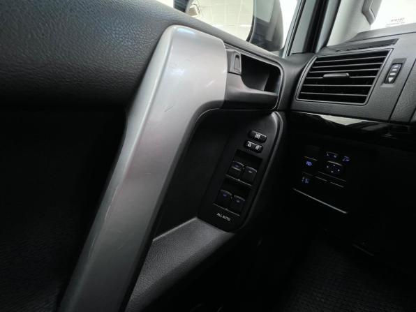 Toyota Land Cruiser Prado 150 Series Рестайлинг 2 с пробегом 2019 года, цена 4 950 000 рублей, 104000 км, внедорожник, Автокод Объявления