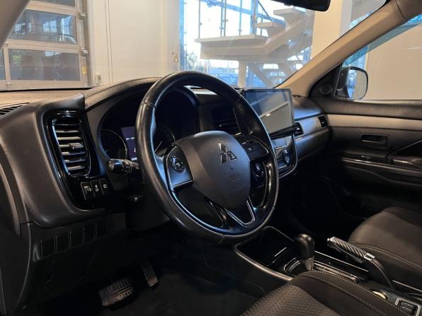 Mitsubishi Outlander III Рестайлинг 2 с пробегом 2017 года, цена 1 598 000 рублей, 269805 км, внедорожник, Автокод Объявления