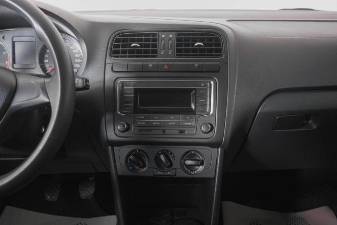 Volkswagen Polo V Рестайлинг с пробегом 2018 года, цена 949 000 рублей, 41700 км, седан, Автокод Объявления