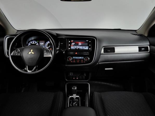 Mitsubishi Outlander III Рестайлинг 3 с пробегом 2018 года, цена 1 877 000 рублей, 108758 км, внедорожник, Автокод Объявления