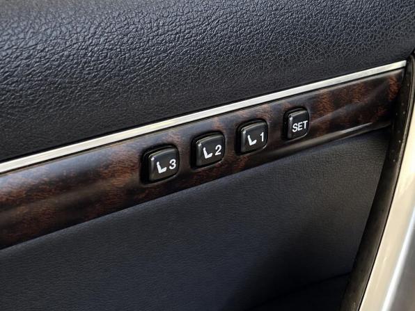 Toyota Land Cruiser 200 Series Рестайлинг 1 с пробегом 2012 года, цена 3 300 000 рублей, 213531 км, внедорожник, Автокод Объявления