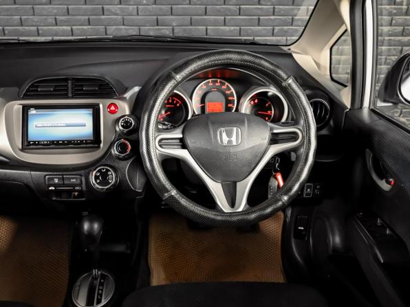 Honda Fit II с пробегом 2012 года, цена 675 000 рублей, 236415 км, хэтчбек, Автокод Объявления