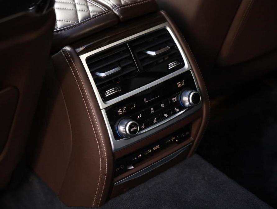 BMW 7 серии VI (G11/G12) Рестайлинг Санкт-Петербург  - изображение 38