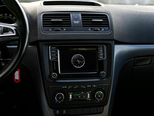 Skoda Yeti I Рестайлинг с пробегом 2017 года, цена 900 000 рублей, 284275 км, внедорожник, Автокод Объявления