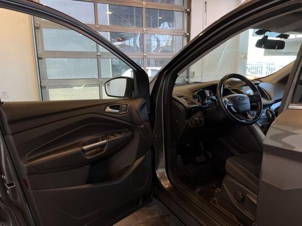 Ford Kuga II Рестайлинг с пробегом 2018 года, цена 1 650 000 рублей, 76500 км, внедорожник, Автокод Объявления